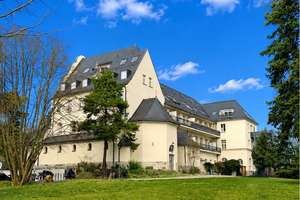 Ein Zuhause mit Geschichte – stilvolle 3-Zimmer-DG-Wohnung im Herzen von Berlin-Biesdorf – Die vollständige Adresse der Immobilie erhältst du vom Anbieter., 12683 Biesdorf, Berlin – Vorschaubild 2