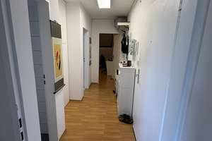 Von Privat: 2-Zimmer-Wohnung DG mit EBK und Stellplatz in Wiesbaden-Bierstadt – Am Wolfsfeld 28, 65191 Bierstadt, Wiesbaden – Vorschaubild 3