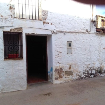 HAUS, GRUNDSTÜCK UND GEMÜSEGARTEN IN LA ALMEZA, ALPUENTE ZU VERKAUFEN