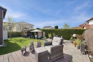 Architektonisch geplantes Einfamilienhaus mit Atelier, Dachterrasse und moderner Energieeffizienz