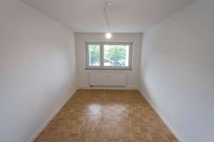 Frisch modernisierte 3 Zimmer-Wohnung mit Balkon in München – Max-Wönner-Straße 30, 80995 Lerchenau-West, München – Vorschaubild 4