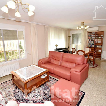 Beeindruckende Villa mit Pool, Grill, großer Terrasse und Garage