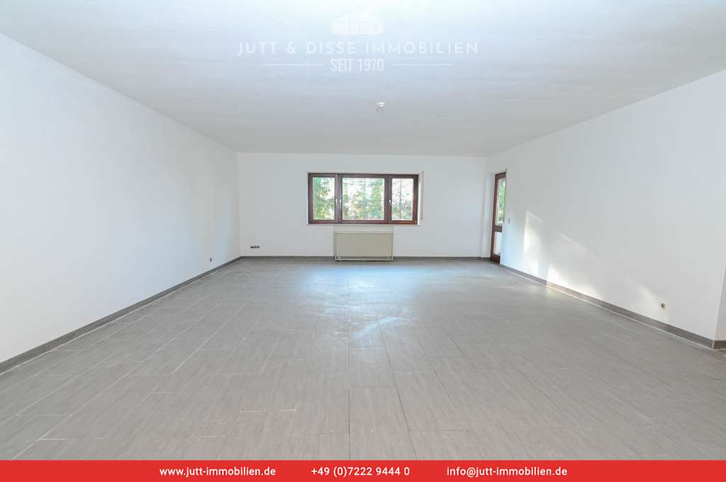 Immobilie in Bischweier - Große 3 Zimmerwhg. mit sonnigem Balkon und Parkplatz in guter Wohnlage in Bischweier - Bild 1