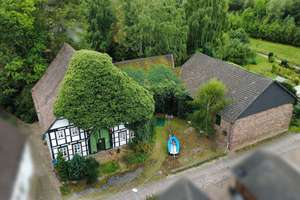 Historischer Resthof mit viel Potenzial und parkähnlichem Garten in Lauenförde – Die vollständige Adresse der Immobilie erhältst du vom Anbieter., 37697 Lauenförde – Vorschaubild 1