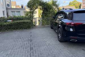 Zentral wohnen mit eigenem Garten!