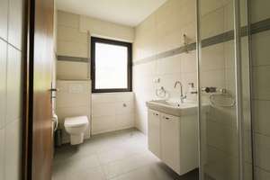Eine Wohnung, viele Möglichkeiten – 4 Zimmer, Terrasse und Garagenstellplatz – 45134 Stadtwald, Essen – Vorschaubild 6