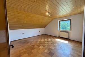 Dachgeschosswohnung mit Fernblick und absolut ruhiger Wohnlage von Neunburg vorm Wald zu vermieten – Die vollständige Adresse der Immobilie erhältst du vom Anbieter., 92431 Neunburg vorm Wald – Vorschaubild 8