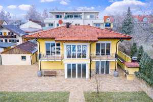 Einzigartige Villa in Schongau mit EBK und 3- Garagen – Die vollständige Adresse der Immobilie erhältst du vom Anbieter., 86956 Schongau – Vorschaubild 2