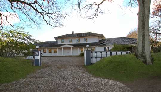 Bild von Anwesen mit Reitställen und Pferdekoppeln zum TOP-Preis