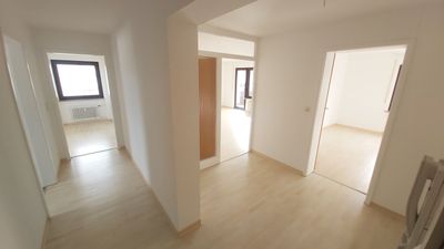Top-Wohnung,ruhiges Wohngebiet,Zustand fein,Balkon,TLB,Garage,Laminat,Fenster gut,renoviert,ÖPNV nah