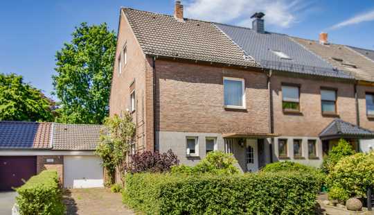 Bild von Mit viel Potenzial: Solides Reihenendhaus mit Garage auf großem Grundstück in Bremen-Lüssum