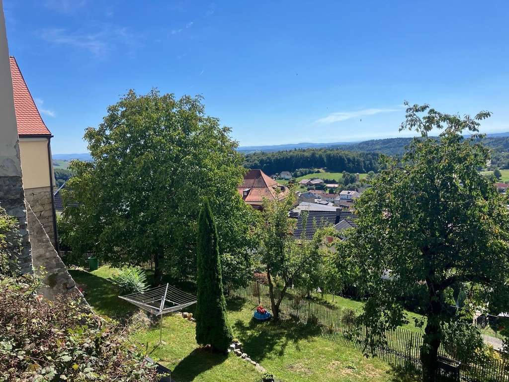 Immobilie in Fürstenstein - Exklusive Maisonette mit eigener Terrasse im Denkmal – Wohnen unterhalb des Schlosses Fürstenstein - Bild 2