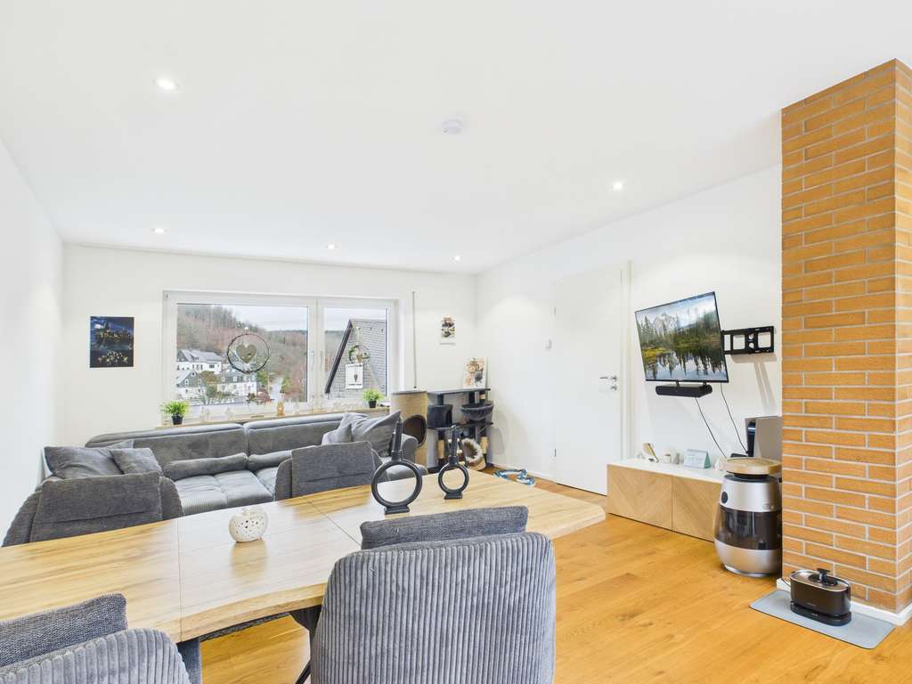 Immobilie in Wilnsdorf - Eigentum oder Vermietung? Bezugsfreie Wohnung in Oberdielfen - Bild 2