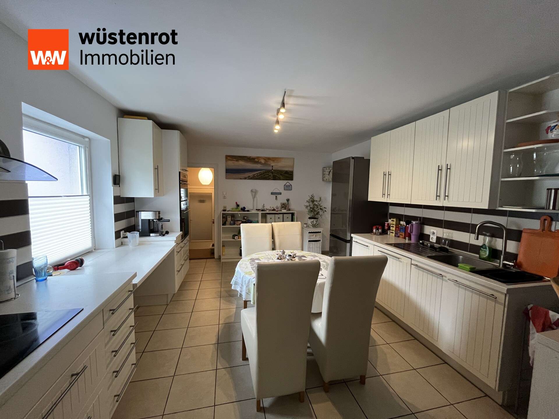 Immobilie in Mallersdorf-Pfaffenberg - Charmantes Zweifamilienhaus mit Laden - Bild 2