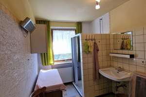Wohnen wie im Park!
Tolles Landhaus
+ 4 Nebengebäude
+ PV-Anlage u. Fernwärme
+ Bezugsfrei in Kü – Die vollständige Adresse der Immobilie erhältst du vom Anbieter., 95473 Creußen – Vorschaubild 38