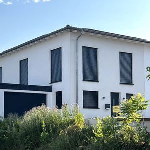 Moderne Doppelhaushälfte mit 10KW Photovoltaikanlage+Wärmepumpe / Garage