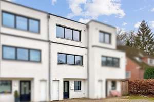 Modernes Reihenmittelhaus mit Dachterrasse und kleinem Garten in Hamburg Duvenstedt – Die vollständige Adresse der Immobilie erhältst du vom Anbieter., 22397 Duvenstedt, Hamburg – Vorschaubild 2