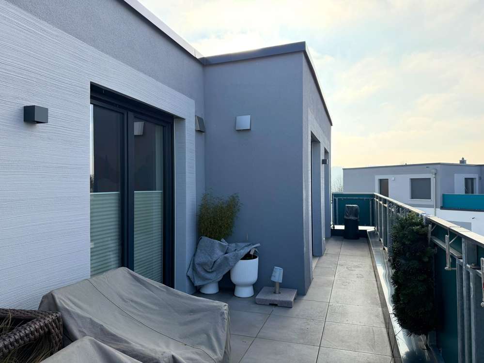 Immobilie in Dörfles-Esbach - Exklusive neuwertige Dachgeschosswohnung mit Dachterrasse, Aufzug & Veste-Blick - Bild 3