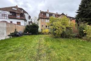 Dreifamilienhaus mit zusätzlicher Bebauungsmöglichkeit in MA-Hochstätt