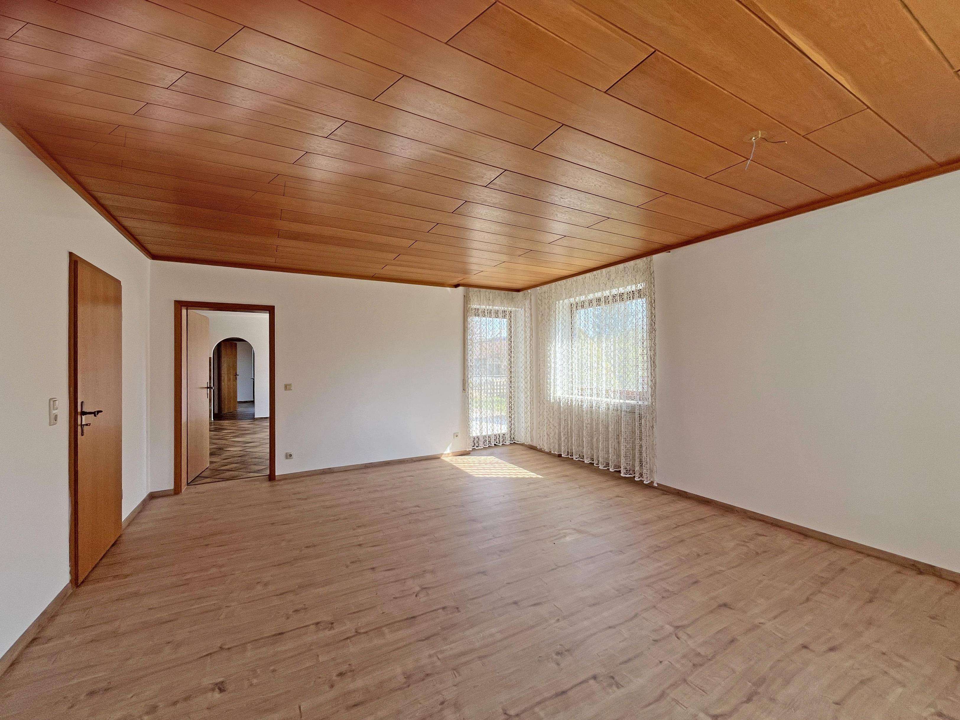 Immobilie in Stöttwang - Bauernhof mit sehr guter Substanz und vielen Möglichkeiten - Bild 1