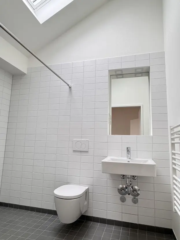 Charmante Dachgeschosswohnung mit Balkon - Photo 3