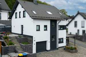 Modernes Einfamilienhaus mit Einliegerwohnung in Meschede – Hochsauerlandkreis – Vorschaubild 1
