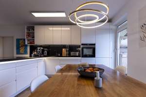 Großzügige 3-4 Zimmer Wohnung mit 4 Balkonen fußläufig in ca. 3 Min. zur U3/U6