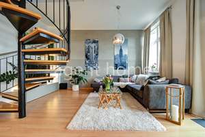 MÖBLIERT - SONNIG UND GEMÜTLICH - Tolle Maisonettewohnung mit Balkon