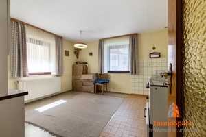 IMMOSPACE *** GROßZÜGIGES EIN-  BZW ZWEIFAMILIENHAUS MIT GARTEN, XXL-GARAGEN UND STADELBEREICH *** – Augsburg (Kreis) – Vorschaubild 5