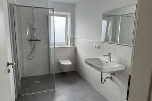 Neubau Moderne 3-Zimmer-DG im KfW 40 hochwertige WG für 2 Personen