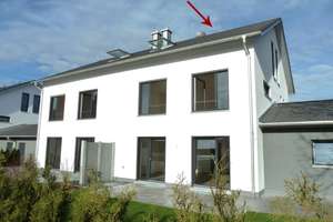 GROSSzügige, MODERNE DHH in RUHIGER und SONNIGER LAGE! IDEAL für Familien! SCHÖNER Garten! – Schwaigweg 24, 86928 Hofstetten – Vorschaubild 2