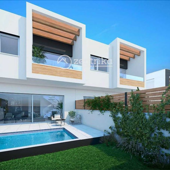 Spektakuläres Eckreihenhaus im Neubau mit privatem Pool