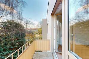 Wohnkomfort auf 3 Zimmern: Frisch saniert mit Balkon