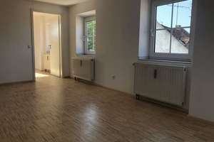 Helle 2-Zimmer Dachgeschosswohnung in Augsburg-Pfersee mit Einbauküche  – Brunnenbachstraße 8, 86157 Pfersee-Süd, Augsburg – Vorschaubild 1