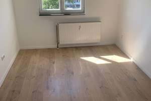 Helle Dachgeschosswohnung mit 6 Zimmern – Nibelungenstraße 68, 47057 Neudorf-Süd, Duisburg – Vorschaubild 2