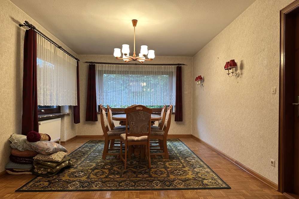 Immobilie in Oldersbek - Attraktiver Walmdachbungalow unter Reet mit Sanierungspotential auf großem Grundstück in Rantrum - Bild 1