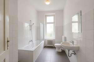 Essen: Renovated 3-room apartment, approx. 6% ROI, Commission-FREE [INVESTMENT] – Die vollständige Adresse der Immobilie erhältst du vom Anbieter., 45127 Stadtkern, Essen – Vorschaubild 1