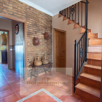 Charmantes Haus mit Innenpool und Bergblick in Arriate