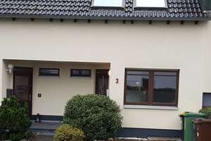 Ansprechende Doppelhaushälfte in ruhiger, schöner und doch stadtnaher Lage