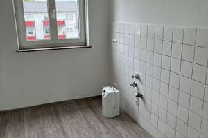 Tageslichtbadezimmer und zentrale Anbindung // 2.OG links – Laagbergstr. 60, 38440 Hohenstein, Wolfsburg – Vorschaubild 3