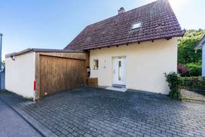 Freistehendes Einfamilienhaus mit schönem Garten in ruhiger und familienfreundlicher Lage