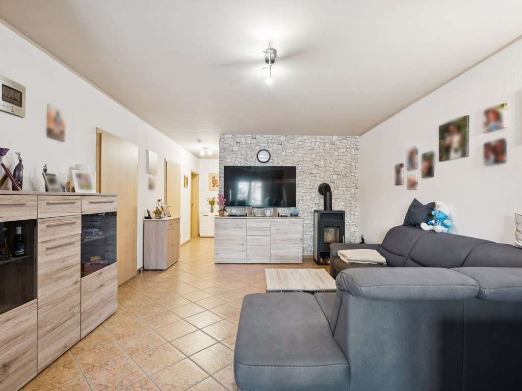 Immobilie in Florstadt - Gepflegtes, teilvermietetes Zweifamilienhaus in ruhiger Lage von Florstadt-Stammheim - Bild 3