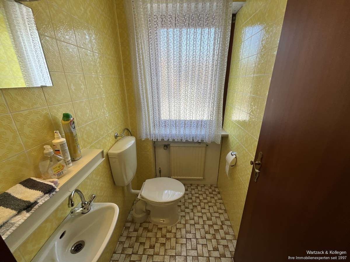 Immobilie in Postbauer-Heng - Familienschatz!
Ein- bis Zweifamilienhaus 
in Postbauer-Heng (Kemnath) - Bild 2