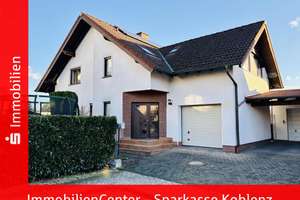 Großzügiges Familienhaus mit Traumgarten und Solaranlage in Urmitz – Die vollständige Adresse der Immobilie erhältst du vom Anbieter., 56220 Urmitz – Vorschaubild 1