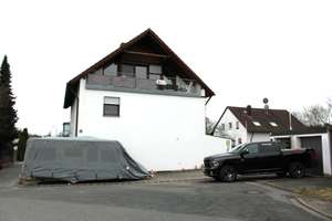 Großzügiges 3‑Familienhaus mit Doppelgarage, Photovoltaikanlage und weitläufigem Garten – Die vollständige Adresse der Immobilie erhältst du vom Anbieter., 90587 Veitsbronn – Vorschaubild 1