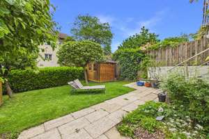 GEPFLEGTE DOPPELHAUSHÄLFTE MIT SONNIGEM GARTEN IN BEGEHRTER LAGE VON STUTTGART-NORD / WEISSENHOF – Die vollständige Adresse der Immobilie erhältst du vom Anbieter., 70191 Weißenhof, Stuttgart – Vorschaubild 3