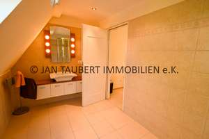 ***GERÄUMIGE FAMILIENVILLA MIT POTENTIAL*** 2 Vollgeschosse mit Keller und Südwestlage – Die vollständige Adresse der Immobilie erhältst du vom Anbieter., 22159 Farmsen-Berne, Hamburg – Vorschaubild 34