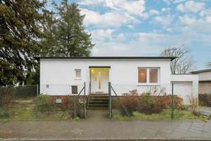 Charmanter Bungalow mit großzügigem 800 m² Grundstück im begehrten Blumenviertel – Berlin-Rudow