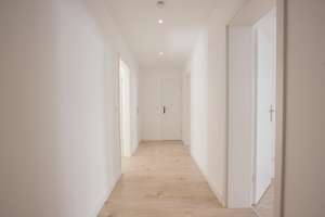 240 qm Garten, EBK, 3 Zimmer mit großem Sonnenscheinbalkon – 40593 Urdenbach, Düsseldorf – Vorschaubild 3