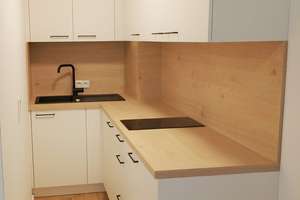 Moderne, TOP-renovierte, vollmöblierte 1-Zimmer Wohnung mit Balkon, Einbauküche und TG-Stellplatz – Erlanger Str. 23, 90765 Ronhof, Kronach, Fürth – Vorschaubild 10